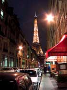 Улицы Парижа, вид на Эйфелеву башню. Нажмите для увеличения изображения.
